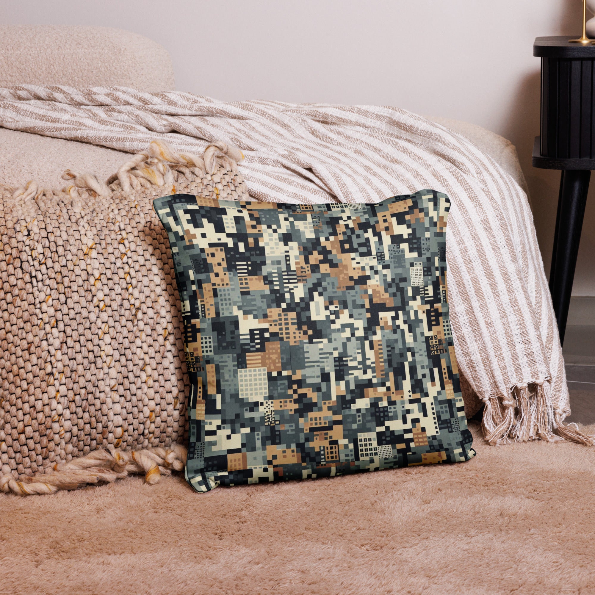 Modern Pixelated Camouflage Throw Pillow - Stylish Decorative Cushion for Home Decor